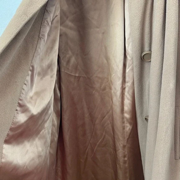 Vintage Kashmiracle Tan Coat with Faux Fur Collar - Picture 11 of 13